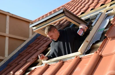 Pose de fenêtres de toit Velux à Goulien